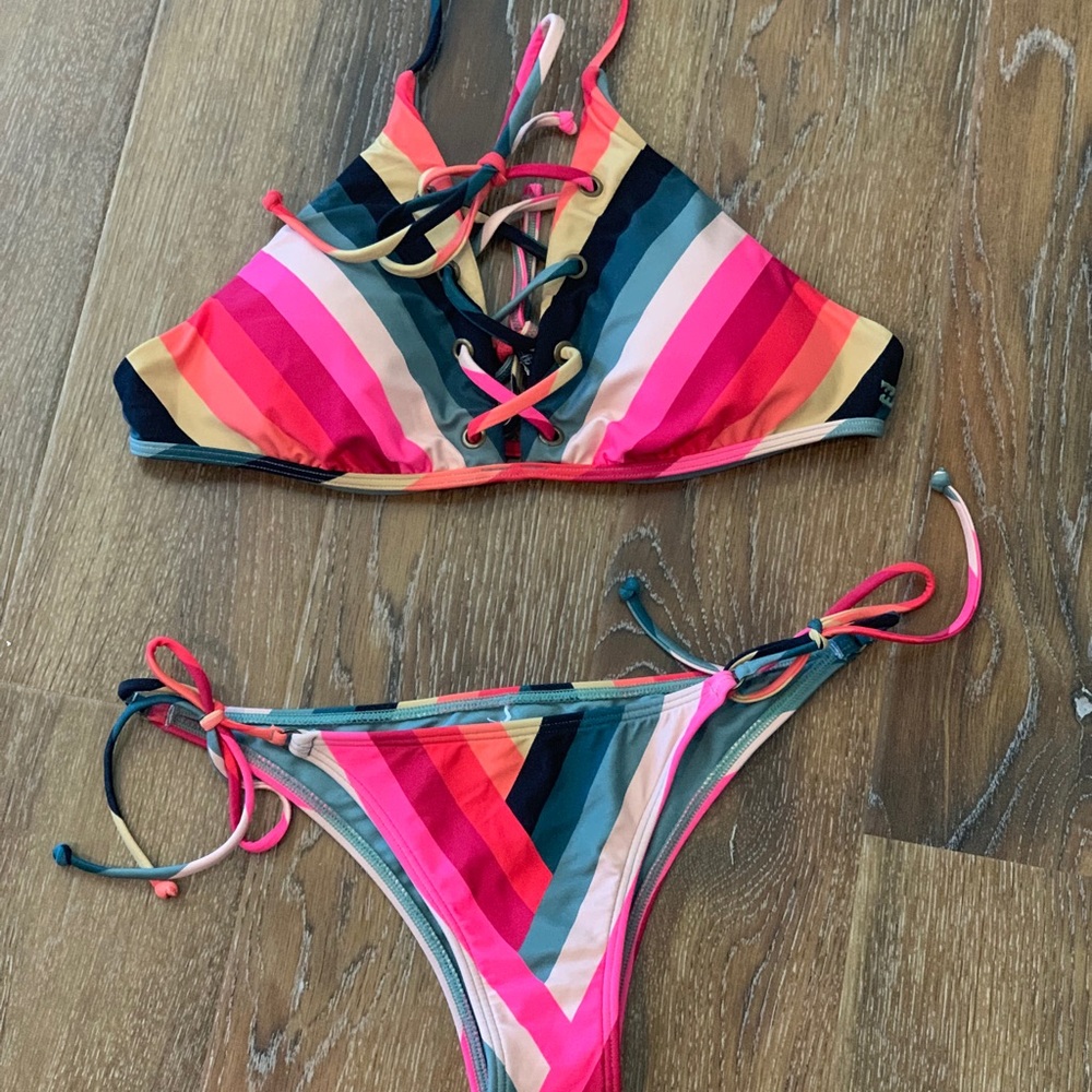 NWOT Billabong Bikini - small